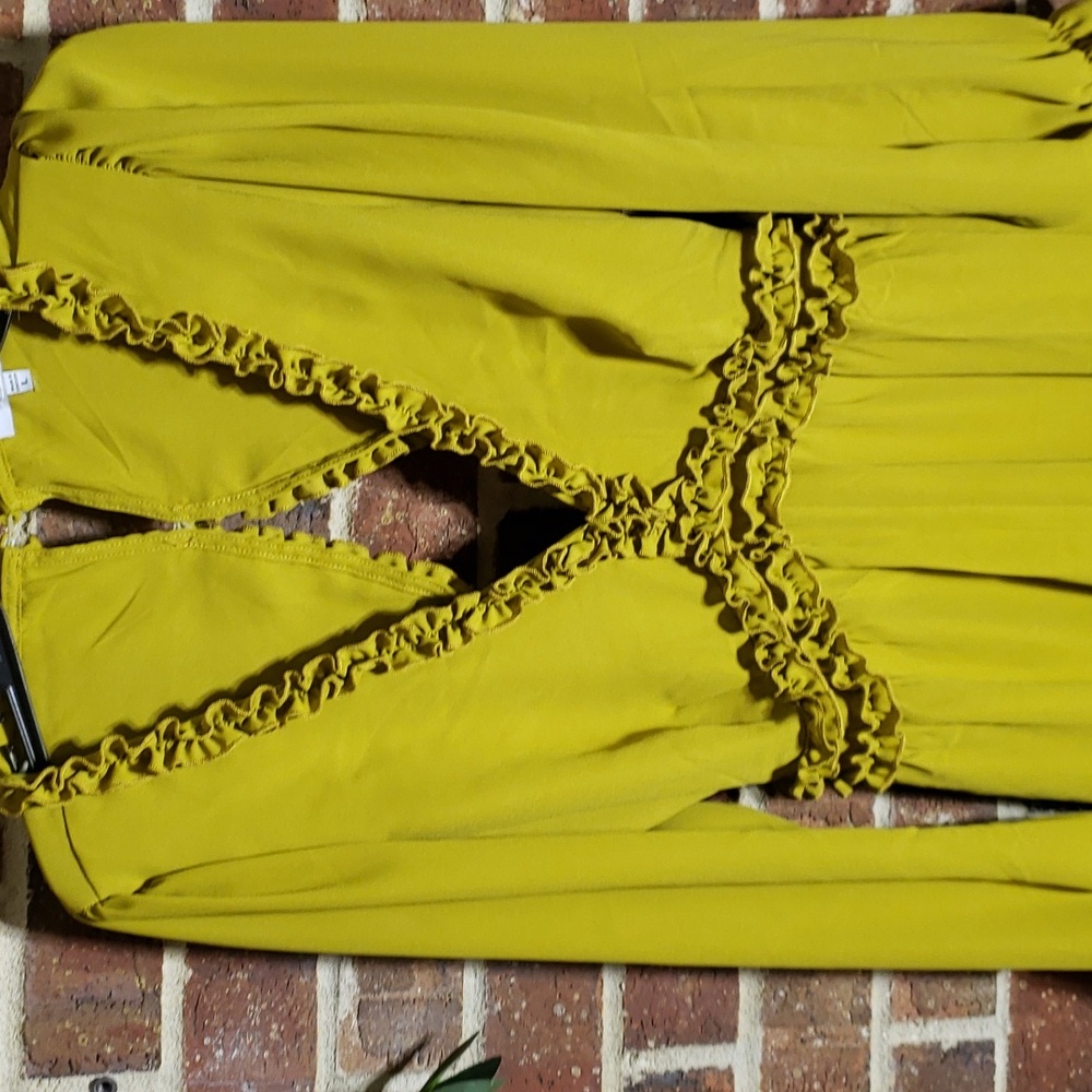 Iris Basic Romper - Picture 2 of 7